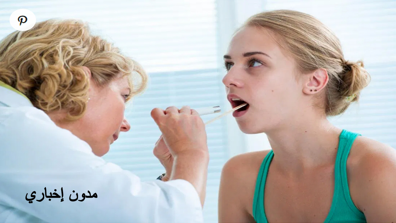أسباب ظهور طبقة بيضاء على اللسان عرض لمرض خطير أو الإصابة بهذه الأمراض