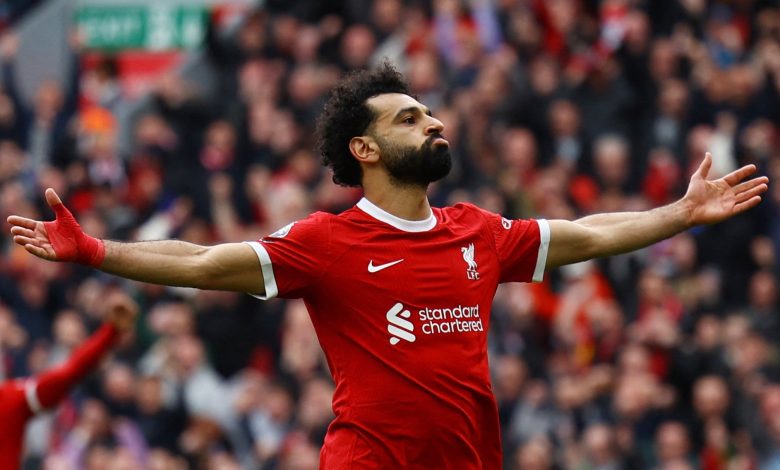 تعرف على الفتاة الشقراء التي احتضنها نجم ليفربول العالمي محمد صلاح