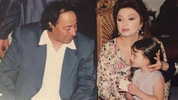 من هي الطفلة التي أصبحت نجمة بارزة بفضل صورتها مع صلاح السعدني؟