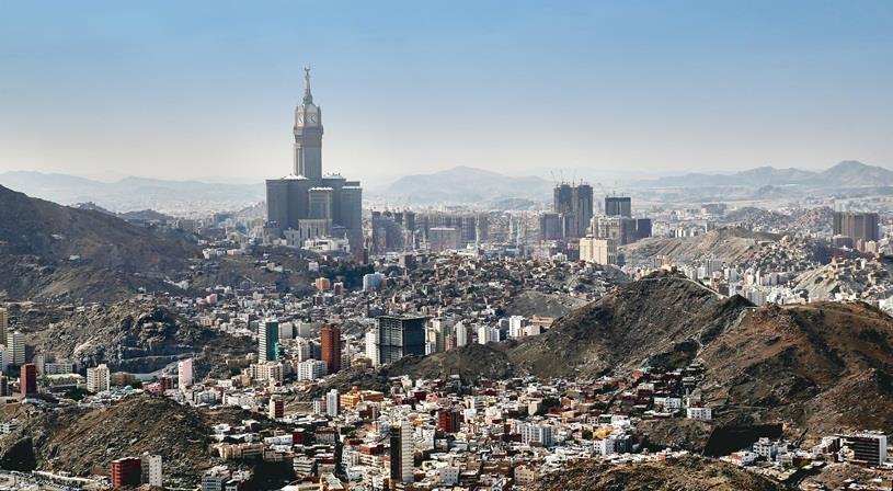 كم عدد سكان مكة المكرمة